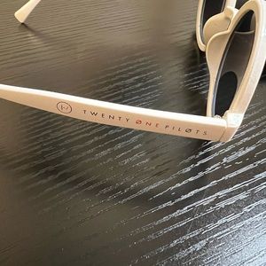 Twenty One Pilots sun glasses